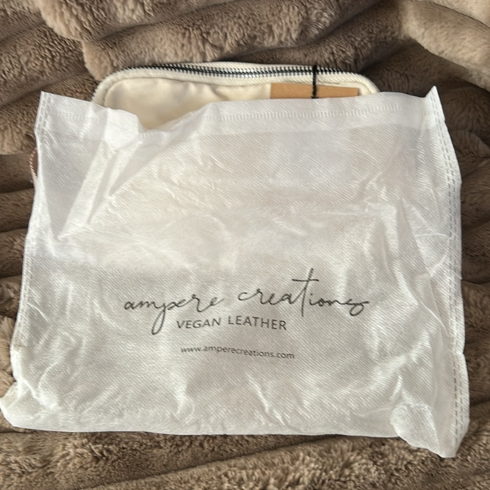 Cream Minimalist Belt Bag with Zipper Closure - Picture 7 of 7